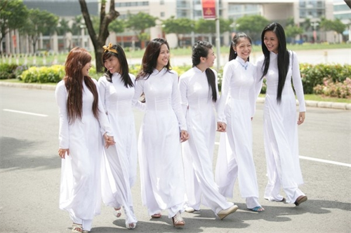 TP.HCM vận động công chức, nữ sinh mặc áo dài 1-2 ngày/tuần