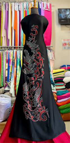 Áo ép đá với thêu