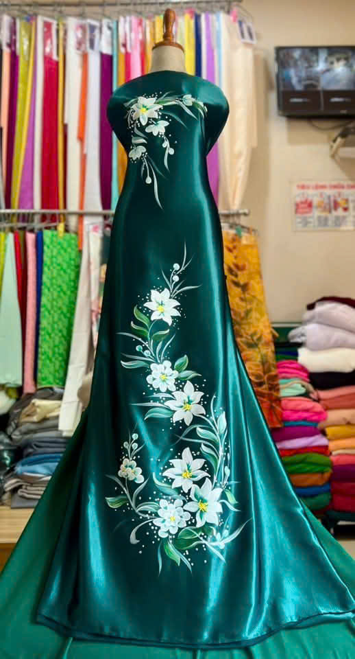 Áo ép đá với thêu